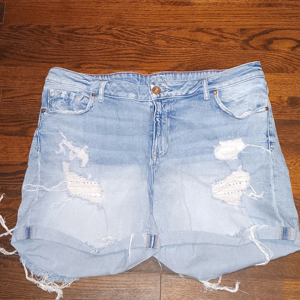 Edgley by Maurices size 18w distresses Jean shorts